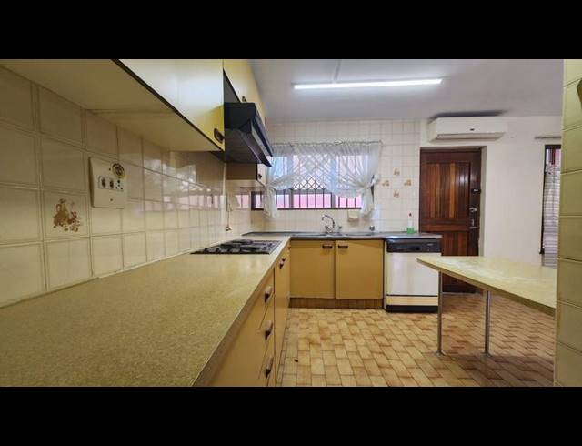 6 BEDROOM TOWNHOUSE FOR SALE IN RESERVOIR HILLS